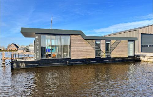 Heeg Boat Rental | Scenic Lake Front Ship in Heeg with Harbor Views