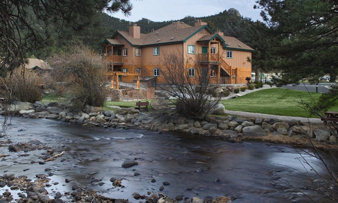 Estes Park Resort | Delightful Seasons Await with Pool, Spa & Family Amenities