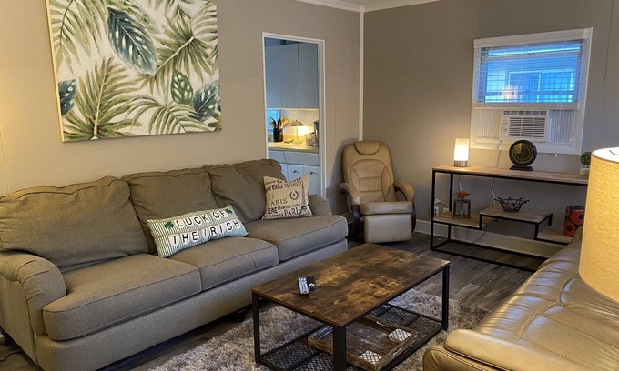 Harters Heights House | Premier 5-Star Hotel Just Minutes from ND Attractions