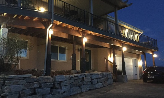 Northridge House | Relaxing Valley Views with Home Comforts and Unique Extras
