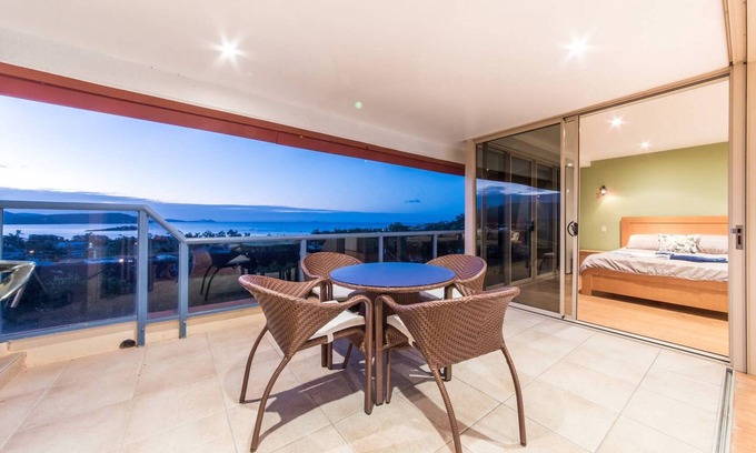 Cannonvale Apartment | Unforgettable Views at Elsheby with Spa & Hot Tub Access