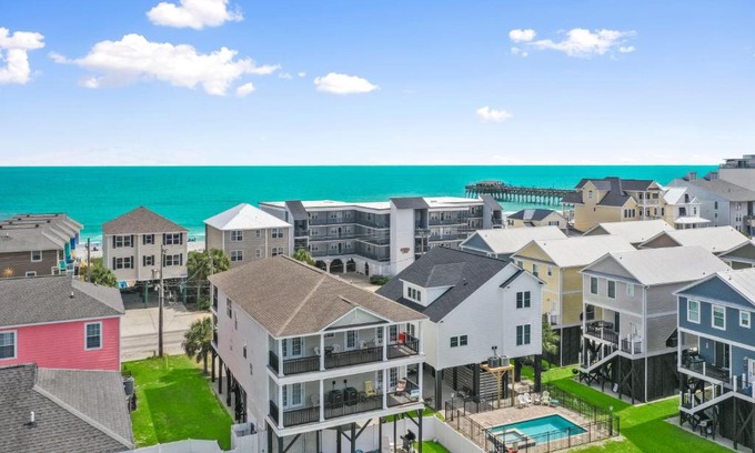 Garden City House | Incredible Views with Family-Friendly Amenities