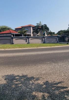 Richards Bay House | Family-Friendly Awethu Guest House with Pool & Breakfast