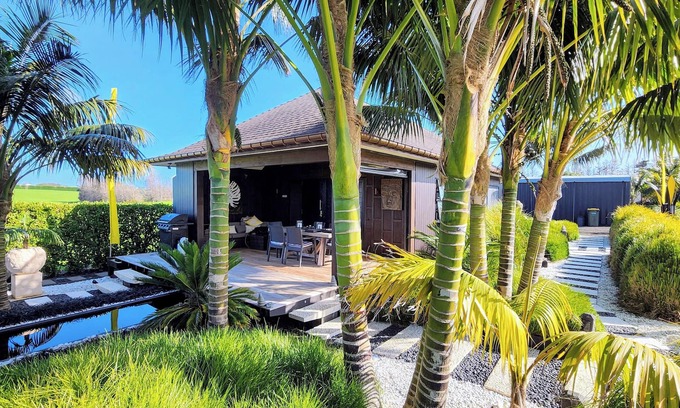 Big Bay House | Oceanfront Awhitu Zen: Guest Rated 9/10 with Spa & Views