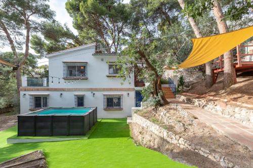 Pinares de San Anton Ski Chalet | Discover Axarquía: Family-Friendly Retreat with Pool