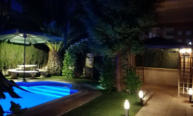 Biar Ski Chalet | AXIER-1 Villa: Private Pool, Garden & Ideal for 8 Guests