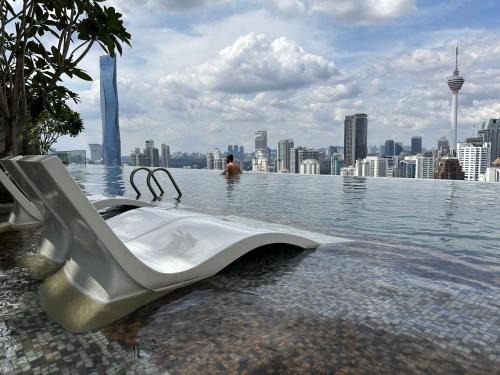 Bukit Bintang Hotel | Relaxing Axon Suites by JUPITER with Pool & Breakfast