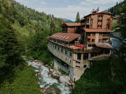 Ayder Yaylasi Hotel | Relax at Ayder Hasimoglu Hotel with Pool and Hot Tub