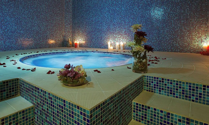 Al Ain Hotel | Relax at TOP Ayla Hotel: 4-Star Stay with Pool & Spa