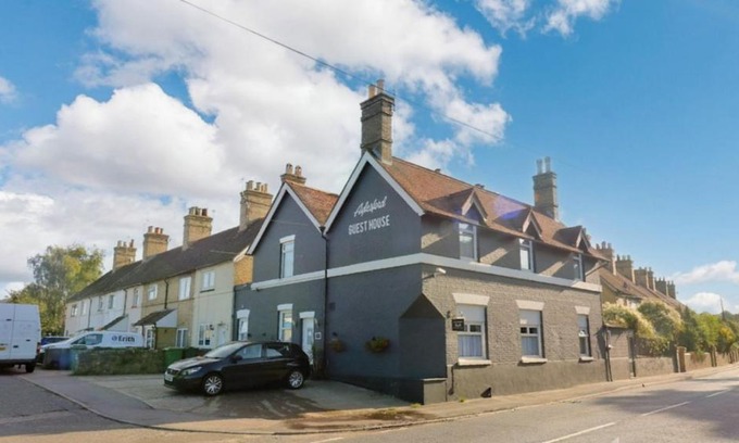 Aylesford House | Pet-Friendly Aylesford Guesthouse with Family Amenities