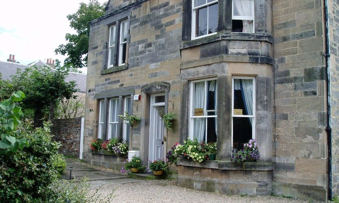 Duddingston House | Comfortable Aynetree Guest House with Breakfast & Kitchen
