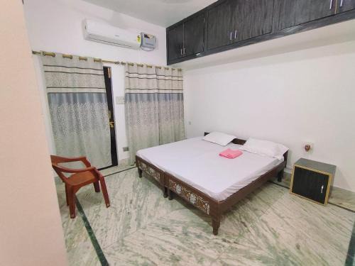 Faizabad Apartment | Cozy Ayodhya Stays & Cafe: Pet-Friendly with Great Amenities