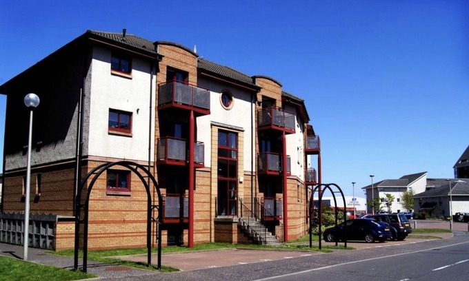 Ayr Apartment | Bright Ayr Holiday Apartment with Oceanfront Views