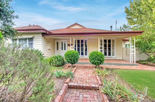 Echuca House | Discover Ayr House: Family-Friendly Stay in Echuca