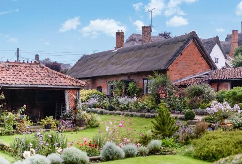 Ipswich House | Discover Ayres End Studio for Your Next Getaway