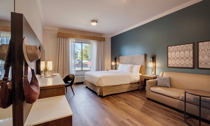 Los Serranos Hotel | Discover Ayres Hotel Chino Hills with Pool and Spa