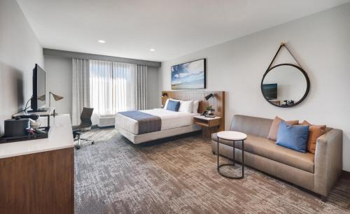 Vista Hotel | Discover Ayres Hotel Vista Carlsbad: Pet-Friendly Retreat