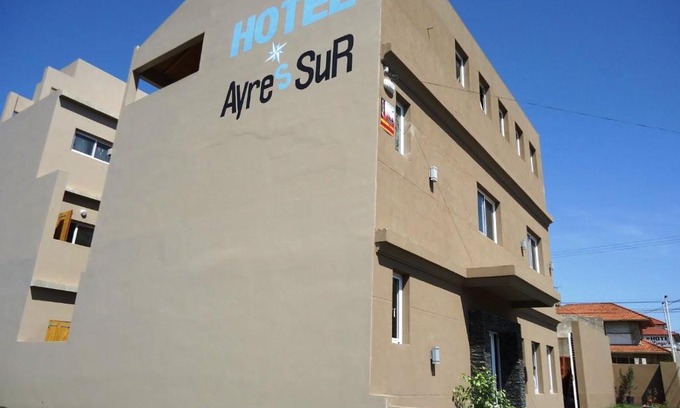 Mar del Plata Hotel | Highly Rated Ayres Sur: Family-Friendly with Breakfast Included