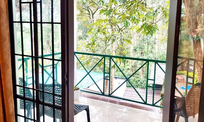 Pallivasal Bed & Breakfast | Ayur Mount Resort & Spa
