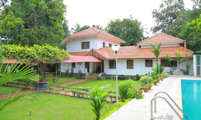 Wadakanchery Resort | Relaxing Retreat at Ayuryogashram Heritage with Spa & Pool