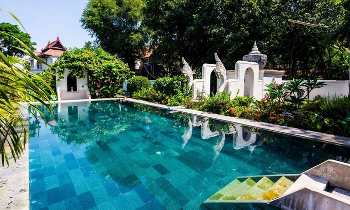 Bang Krasan Hotel | Discover Ayutthaya Garden River Home with Pool & Dining