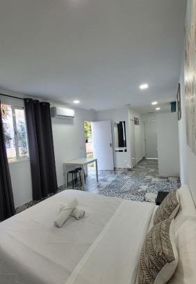Centro Hotel | Convenient AYZ Silvela - Ideal for Families with Auto Check-in