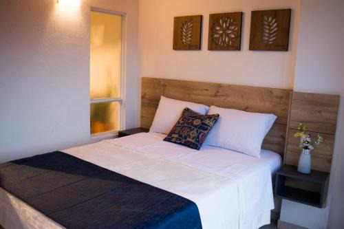 Zipaquira Hotel | Cozy Azalea Hotel: Breakfast Included & Child Friendly Stay