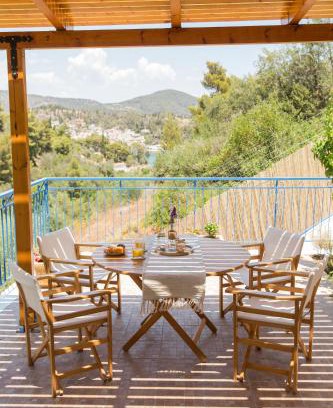 Galatas Apartment | Modern AZALEA Studio with Spectacular Sea View & Breakfast