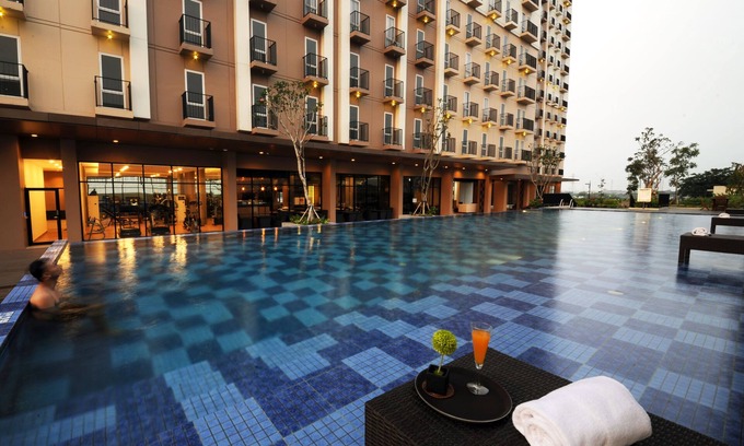 Cikarang Hotel | Guest Rated 9/10: Azalea Suites Cikarang with Pool & Dining