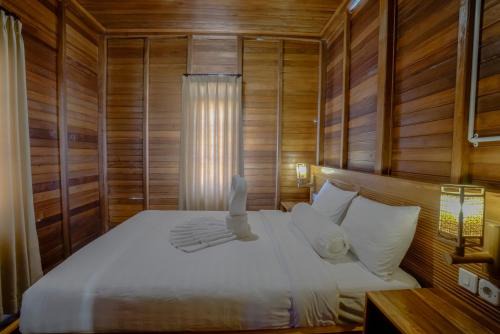 Lombok Villa | Relaxing Villa Tabitha Lombok with Oceanfront Pool Access