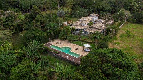 Santa Cruz Cabralia House | Spacious Casa Mia: Ideal for Groups with Pool & Pets