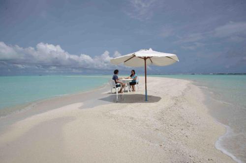 Fulhadhoo House | Oceanfront Azoush Tourist Guesthouse with Pool & Beach Access