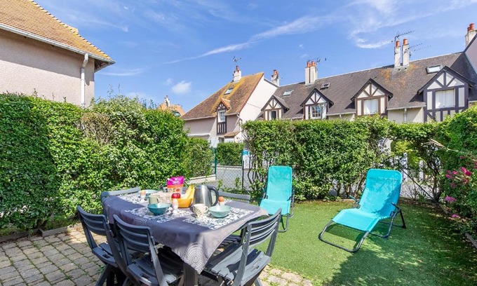 Courseulles-sur-Mer House | Azul - Cozy Home with Garden Just Steps from the Beach
