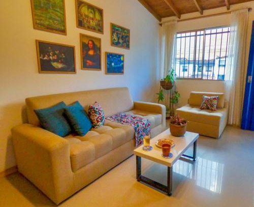 El Poblado House | Exceptional Azulejo Guest House: Pet & Child Friendly