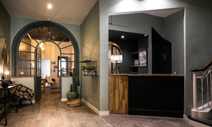 Thiers Hotel | Welcoming Azur: Family-Friendly Stay with Breakfast Included