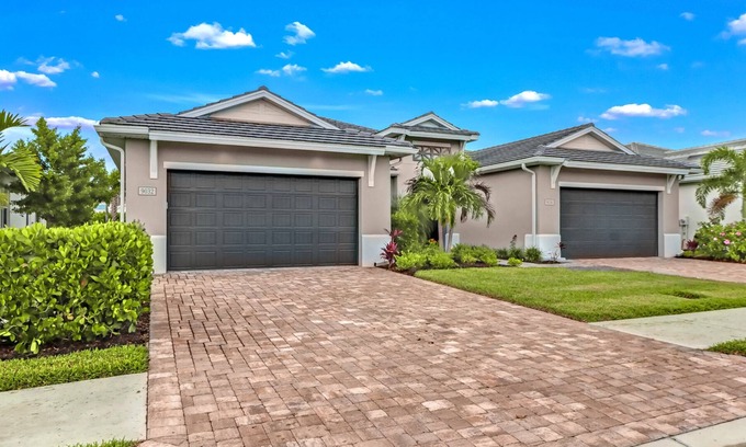 Naples Villa | Azure | 2bd+den/2ba |Furnished villa