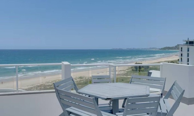 Palm Beach Apartment | Azure Beachfront Bliss~ Ocean View~ Studio Retreat