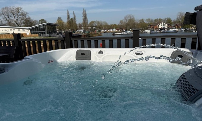 Great Billing Cabin | Azure Horizons - Retreat Hot Tub Glamping Pod 04