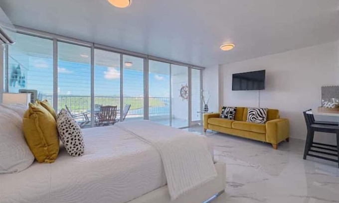Fajardo Apartment | Oceanfront Azure Marina Suite with Pool & Spa Amenities