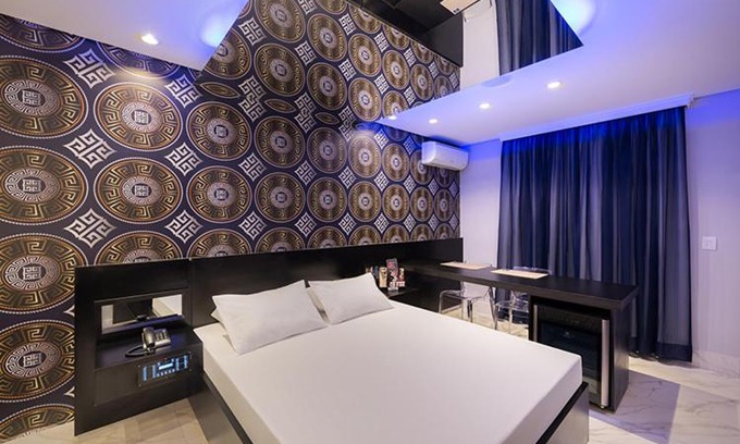 Registro Hotel | Azure Motel - Adults Only with Hot Tub & Pet-Friendly Amenities