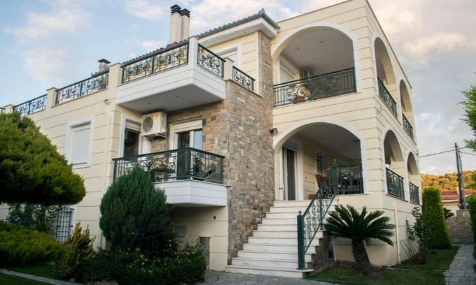 Volos Villa | Villa Kritharia: Nature Retreat with Pet-Friendly Amenities