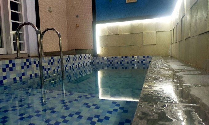 Oro Oro Ombo Villa | Relax at Azzima Villa: Family-Friendly with Pool Access