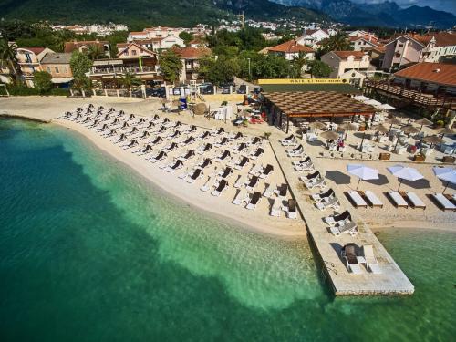 Donja Lastva Apartment | Budget-Friendly Azzuro Studio with Balcony Steps from Beach