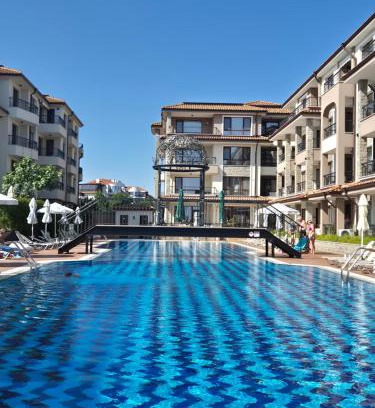 Sarafovo Apartment | Inviting Azzurro Sarafovo with Pool and Oceanfront Views