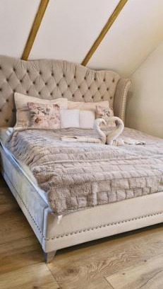 Bekescsaba Apartment | Pet-Friendly Bátory Luxury Apartman - Guest Rated 9.8