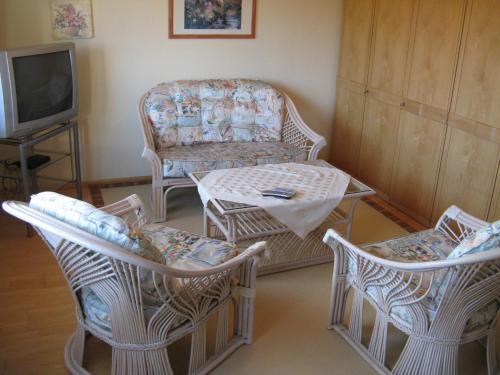 Elbmarsch Apartment | Pet-Friendly Bärenstark Elbe Ferienwohnung with Ocean View
