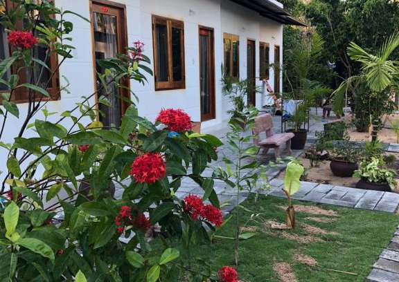 Central Mui Ne Beach Cabin | Cozy Bí Homestay: Private Beach & Ocean View Getaway