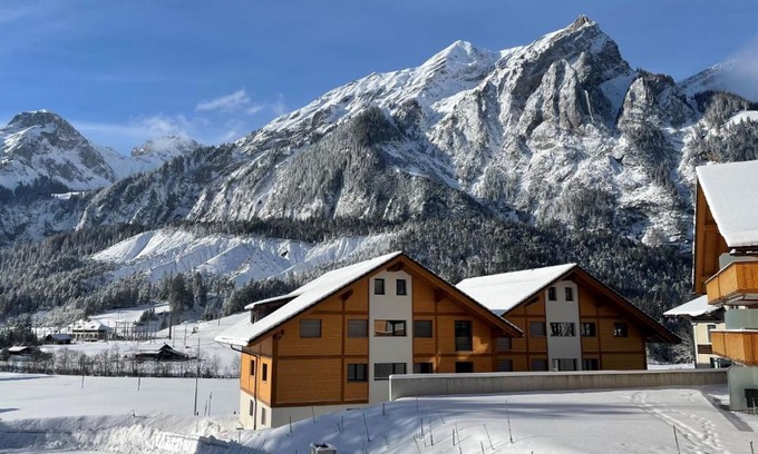 Blausee Apartment | Relaxing Oceanfront Retreat at Büelbad - 4 Star Stay