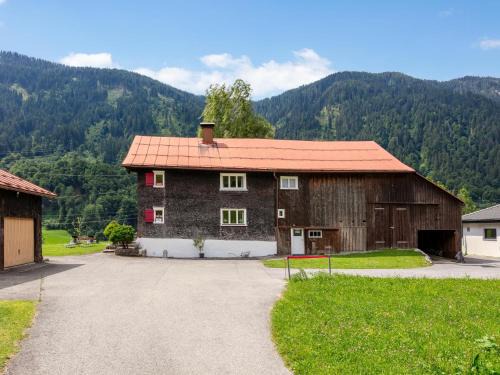 Dalaas House | Welcoming Bühelhus: Family and Pet Friendly Retreat