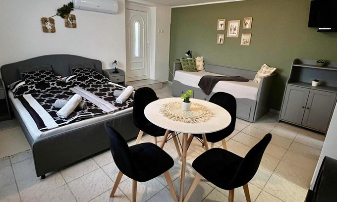 Tard House | Cozy Bükk-Völgye Vendégház in Tard with Pool & Kitchen